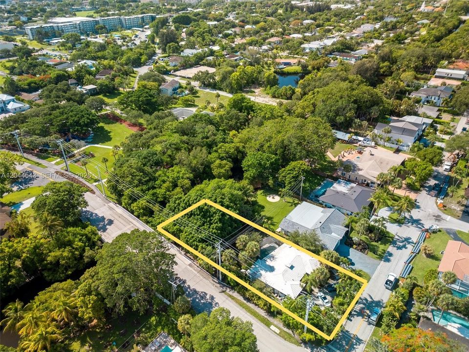 For Sale: $1,400,000 (4 beds, 2 baths, 1627 Square Feet)