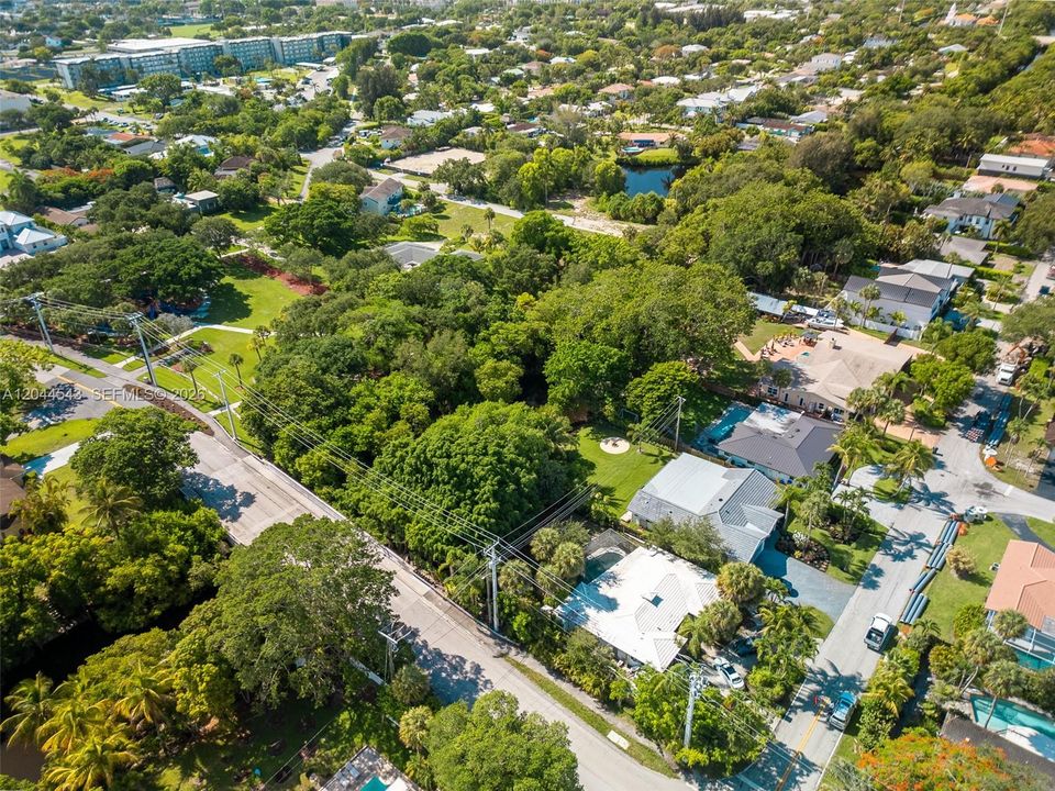 For Sale: $1,400,000 (4 beds, 2 baths, 1627 Square Feet)