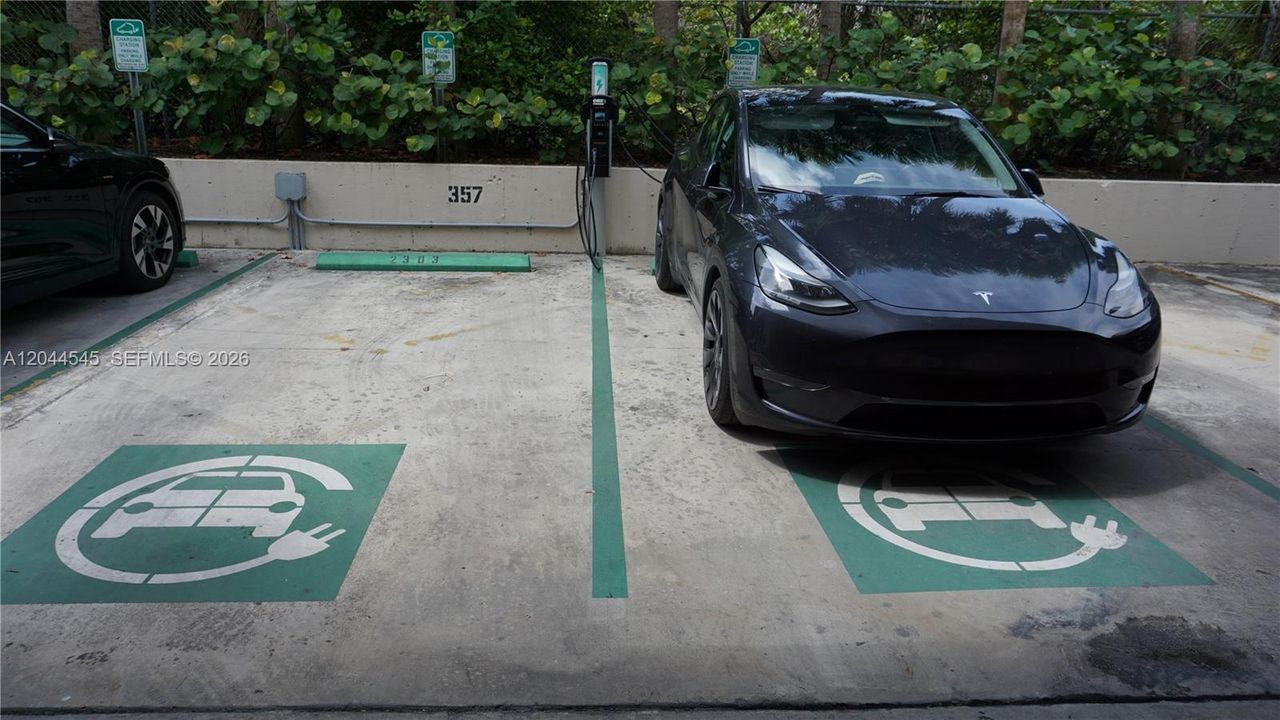 Electric charger for 4 car station.