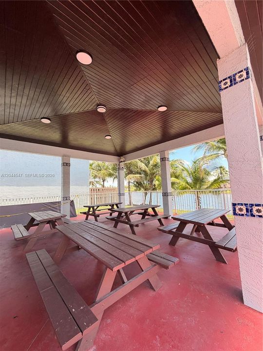 For Rent: $2,700 (2 beds, 2 baths, 1020 Square Feet)