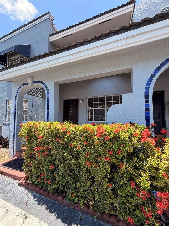 For Rent: $2,700 (2 beds, 2 baths, 1020 Square Feet)