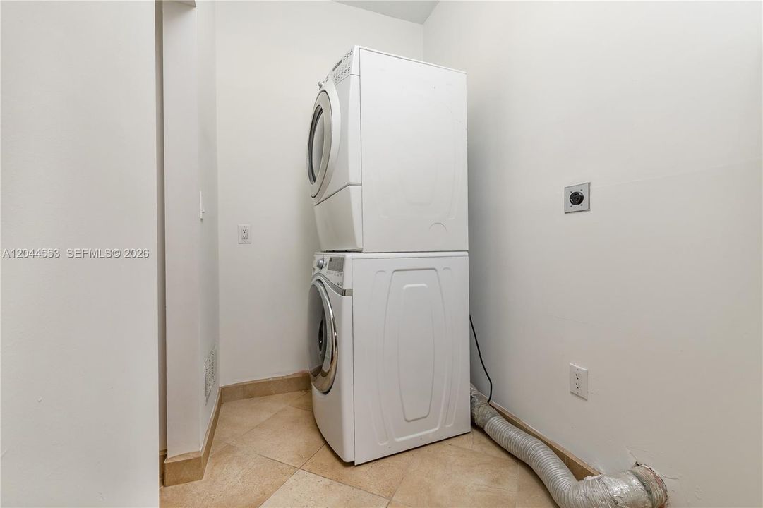 For Sale: $1,100,000 (5 beds, 3 baths, 3175 Square Feet)