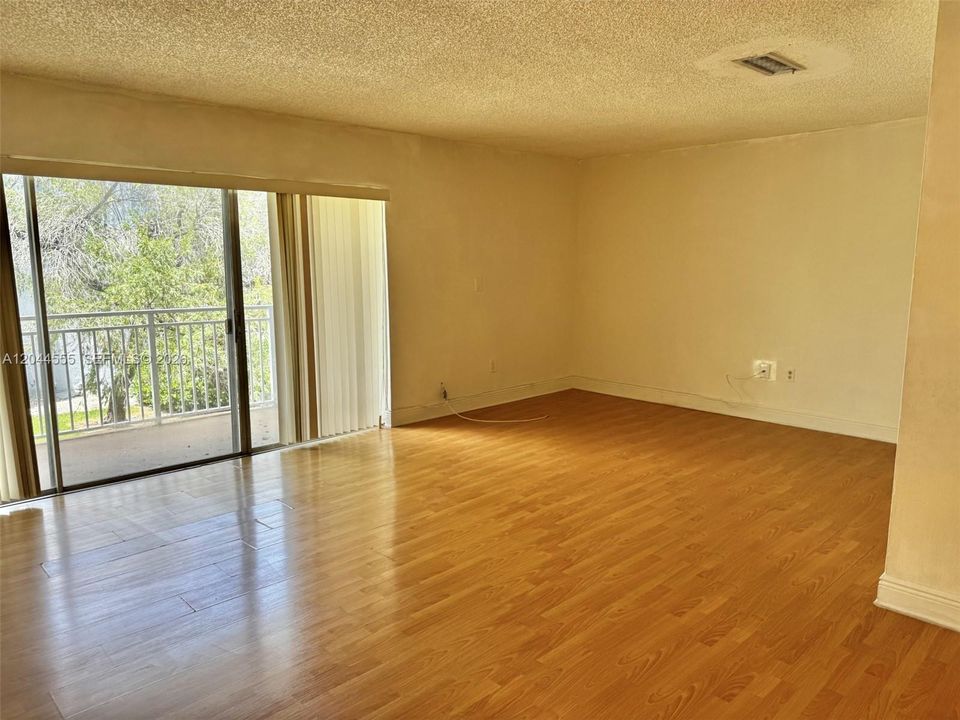 В аренду: $2,400 (2 спален, 2 ванн, 1415 Квадратных фут)