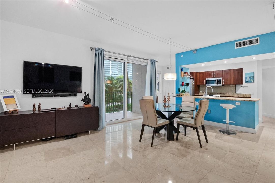 В аренду: $2,600 (1 спален, 1 ванн, 919 Квадратных фут)