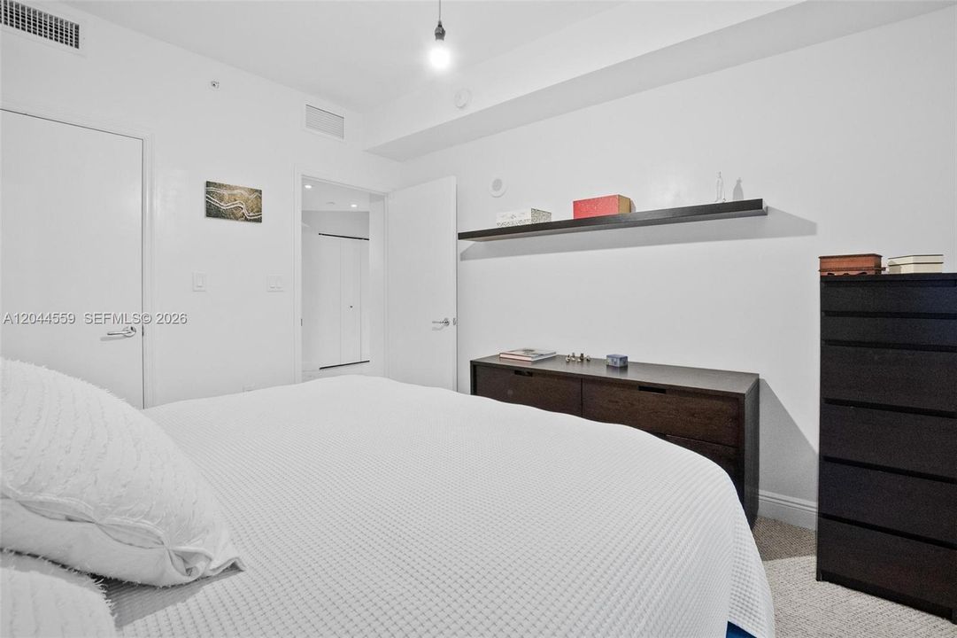 В аренду: $2,600 (1 спален, 1 ванн, 919 Квадратных фут)