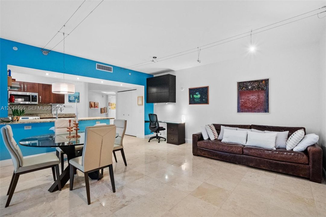 В аренду: $2,600 (1 спален, 1 ванн, 919 Квадратных фут)
