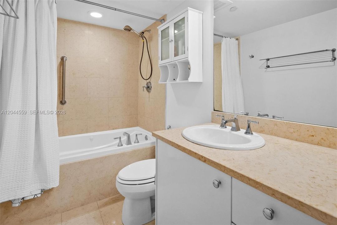 В аренду: $2,600 (1 спален, 1 ванн, 919 Квадратных фут)