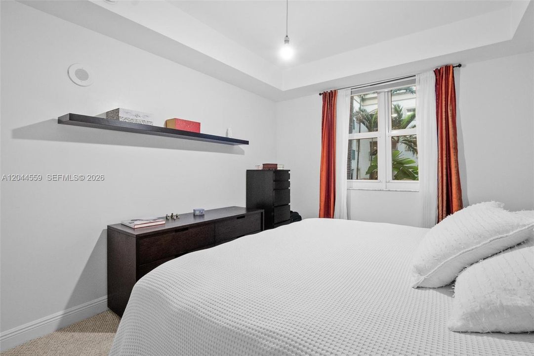 В аренду: $2,600 (1 спален, 1 ванн, 919 Квадратных фут)