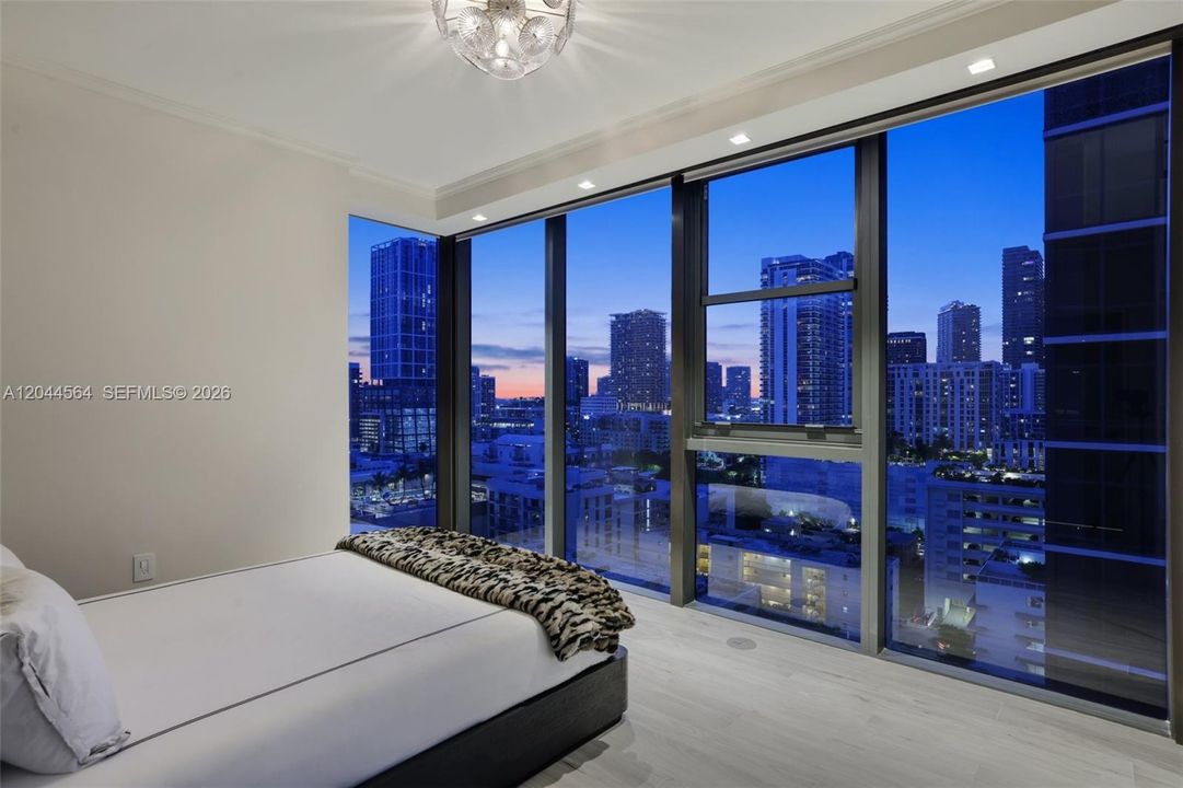 For Sale: $3,750,000 (4 beds, 5 baths, 2686 Square Feet)