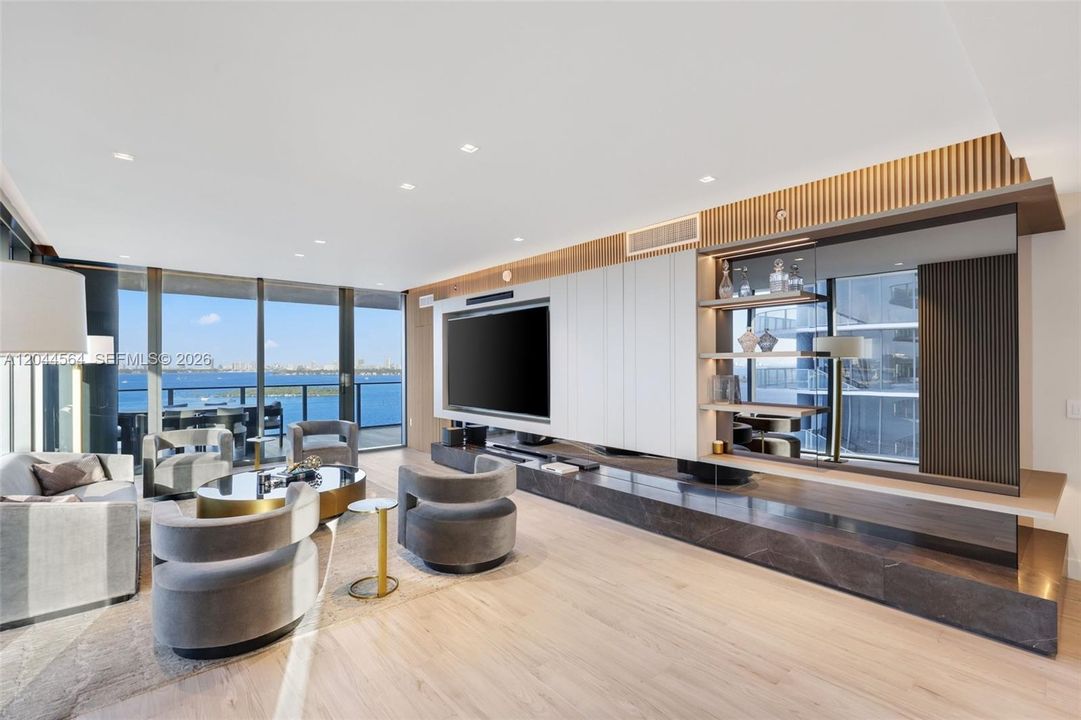 For Sale: $3,750,000 (4 beds, 5 baths, 2686 Square Feet)