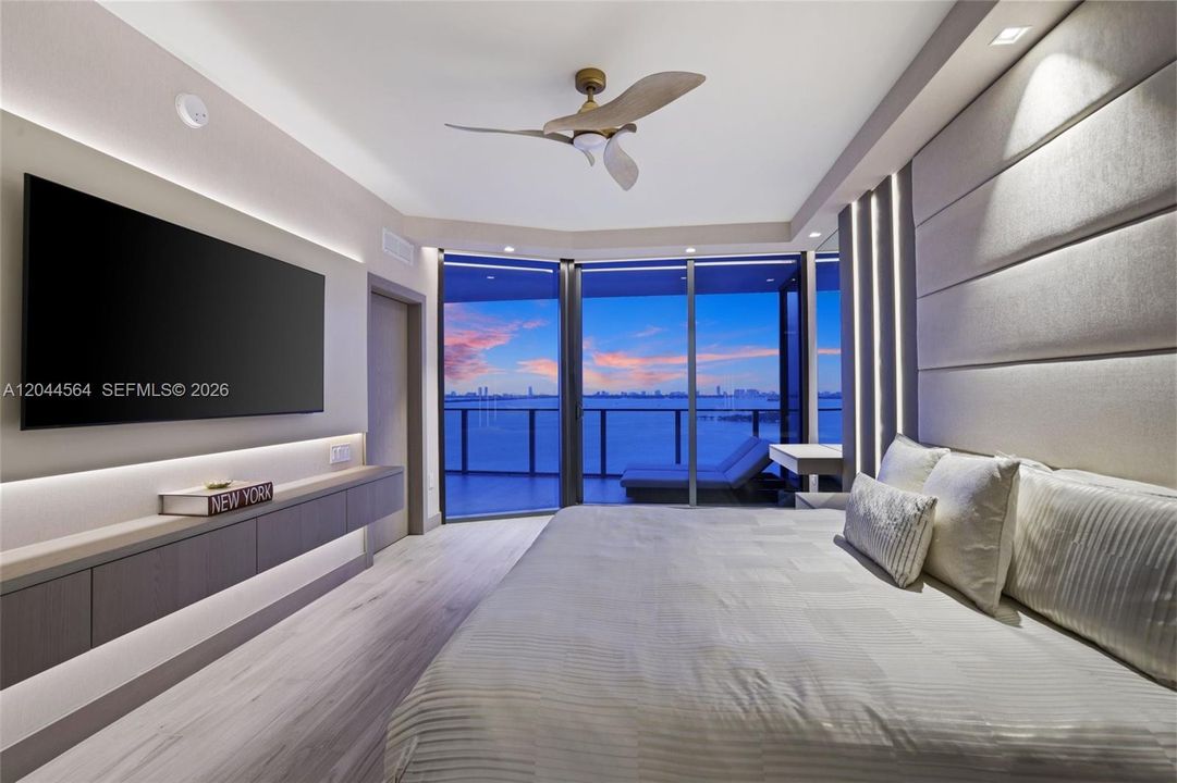 For Sale: $3,750,000 (4 beds, 5 baths, 2686 Square Feet)