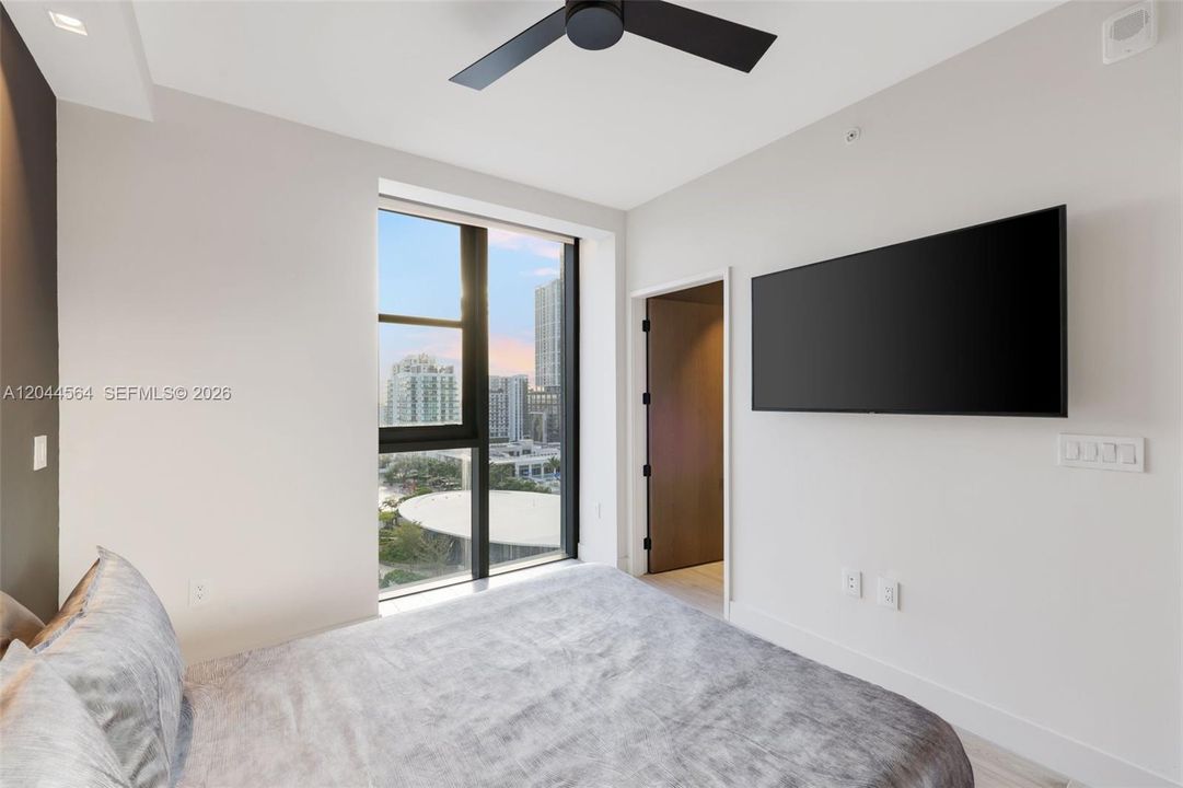 For Sale: $3,750,000 (4 beds, 5 baths, 2686 Square Feet)