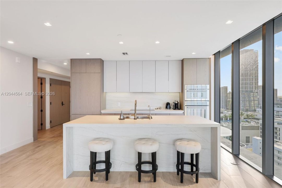 For Sale: $3,750,000 (4 beds, 5 baths, 2686 Square Feet)