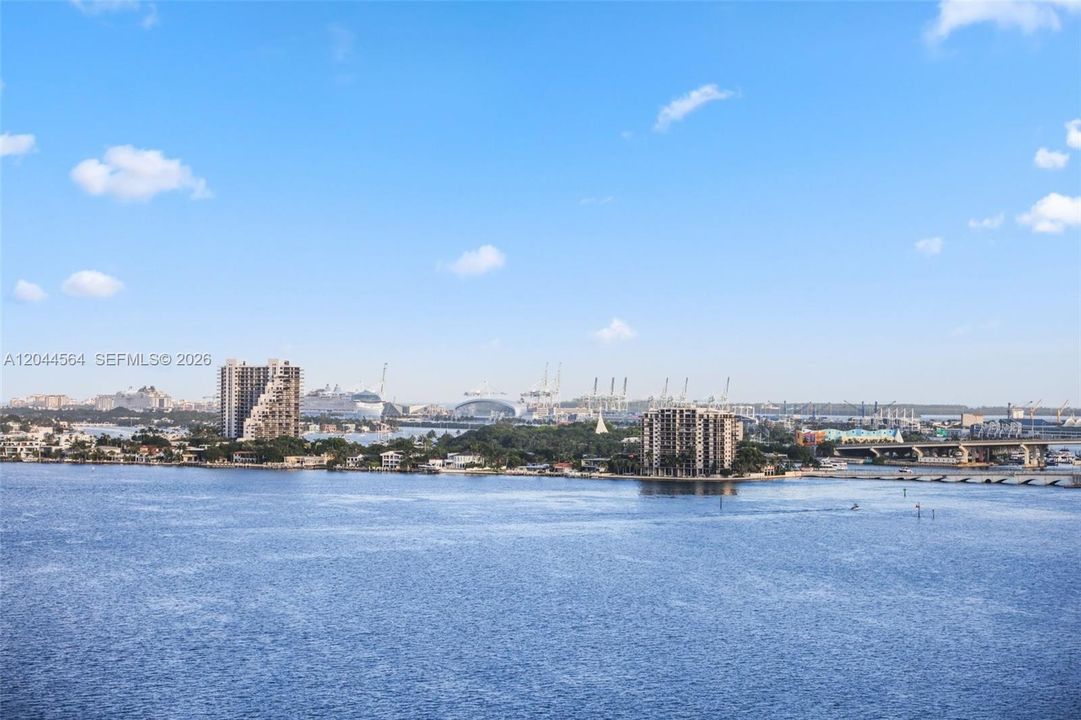For Sale: $3,750,000 (4 beds, 5 baths, 2686 Square Feet)