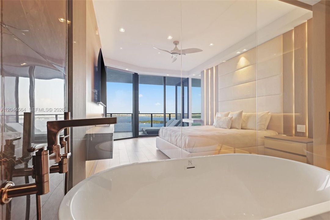 For Sale: $3,750,000 (4 beds, 5 baths, 2686 Square Feet)