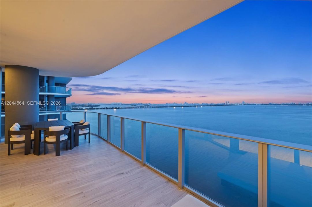 For Sale: $3,750,000 (4 beds, 5 baths, 2686 Square Feet)