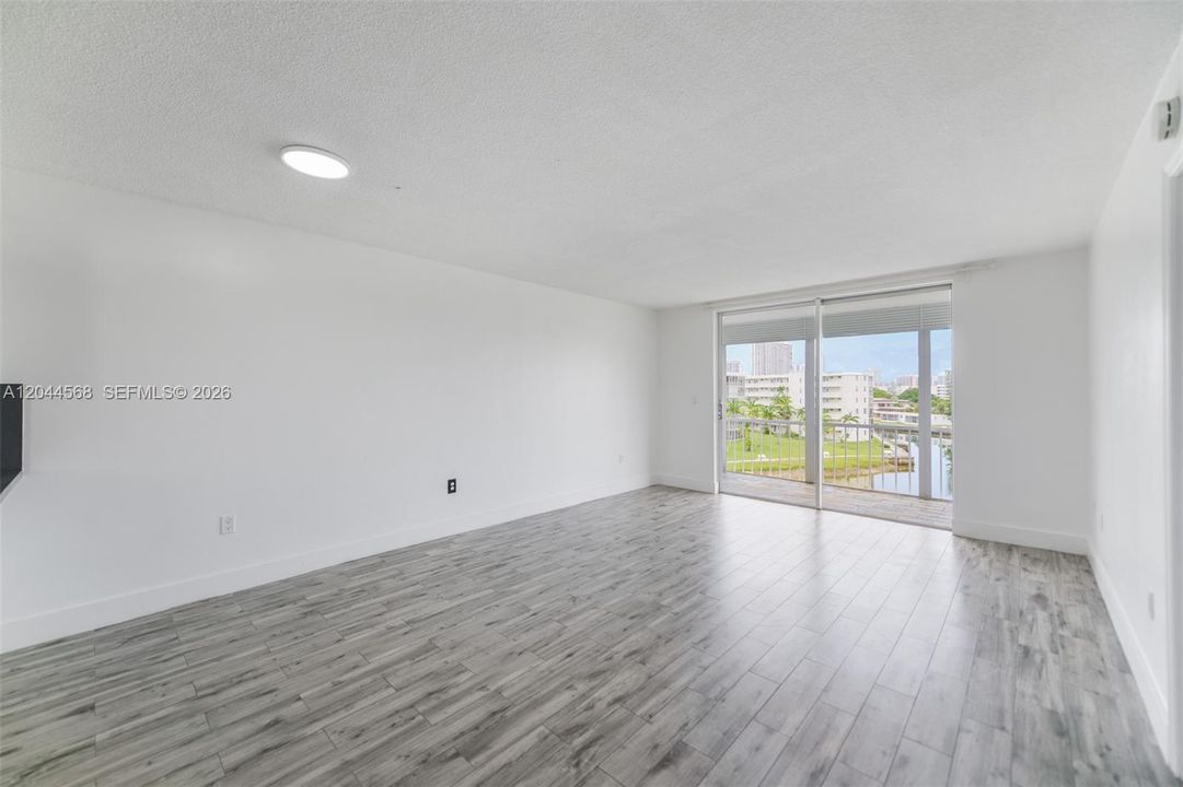 В аренду: $1,750 (1 спален, 1 ванн, 768 Квадратных фут)