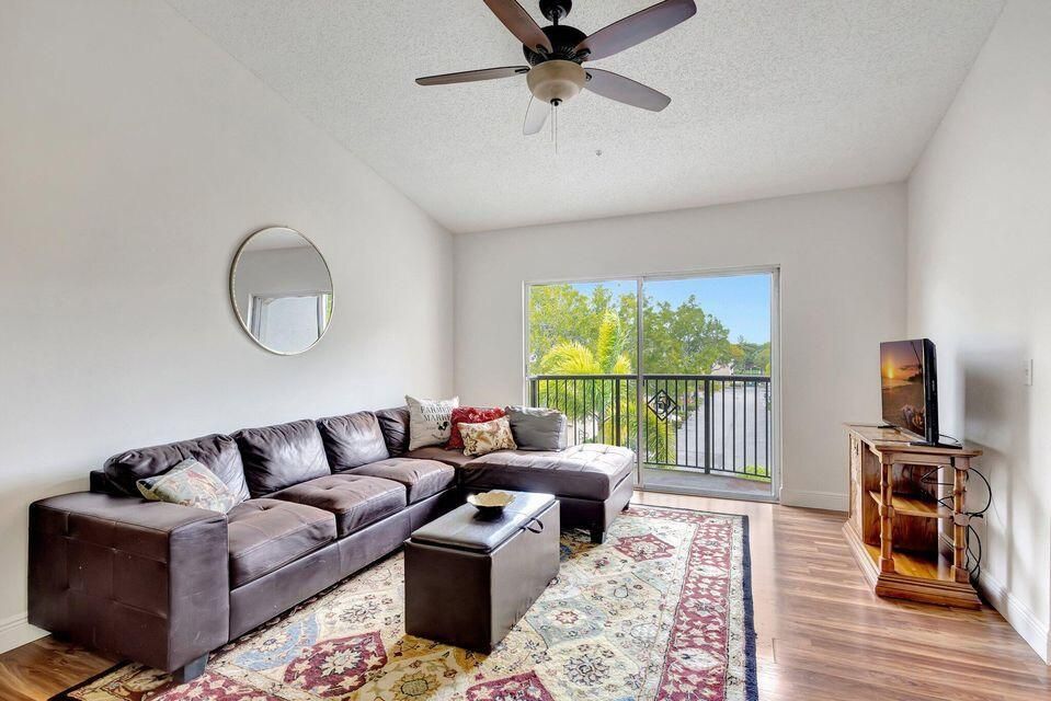 03 Living Room 06
