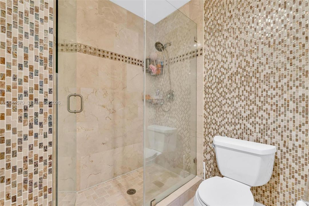 На продажу: $420,000 (2 спален, 2 ванн, 1570 Квадратных фут)