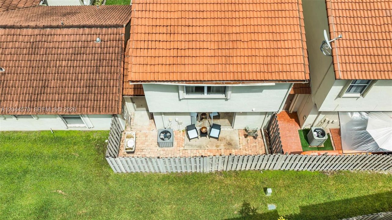 На продажу: $420,000 (2 спален, 2 ванн, 1570 Квадратных фут)