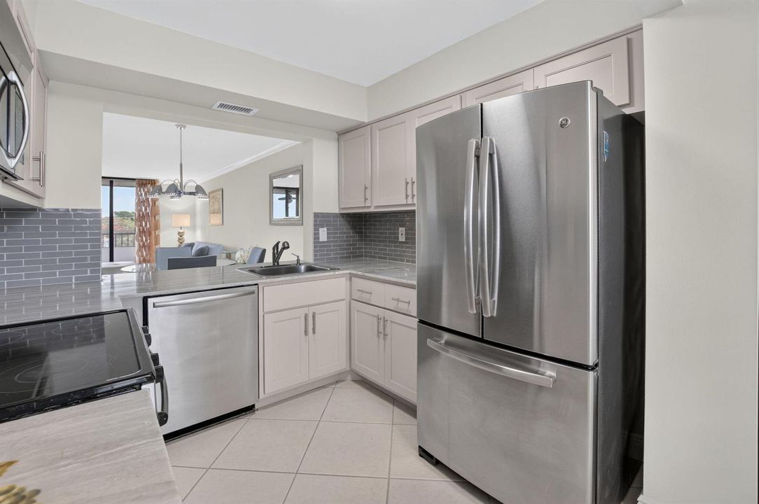 Beautiful Newer Kitchen