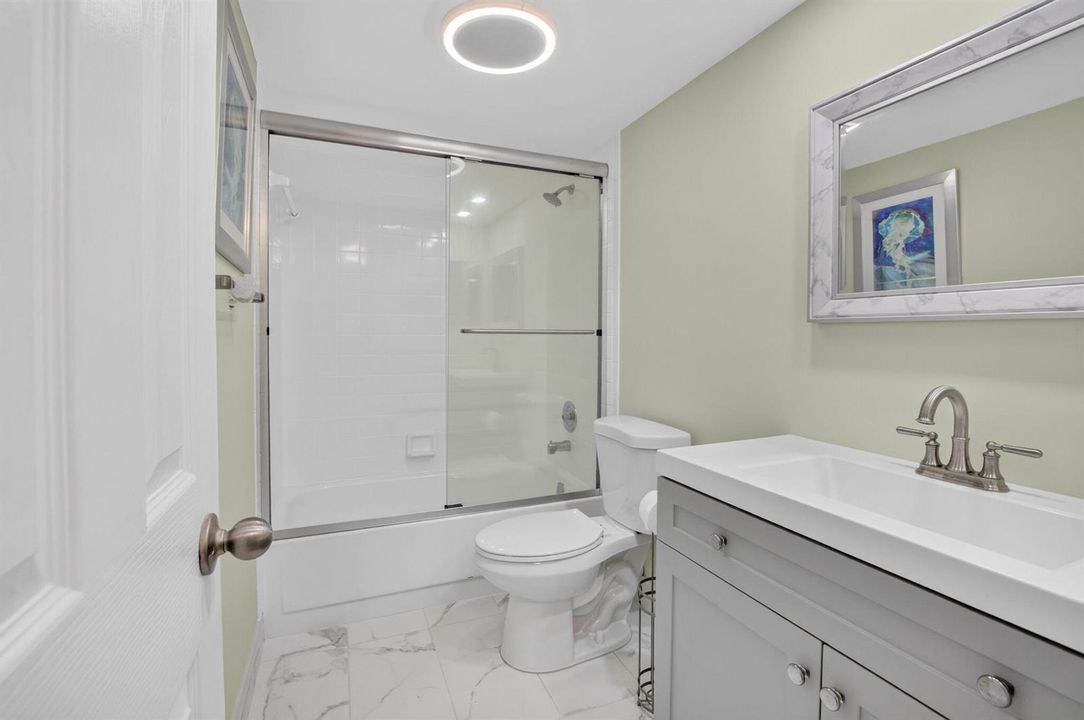 Featuring Tub/Shower Combo