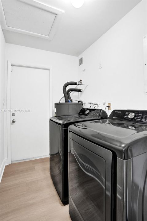 For Sale: $448,100 (4 beds, 2 baths, 1308 Square Feet)