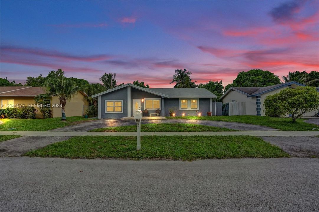 For Sale: $448,100 (4 beds, 2 baths, 1308 Square Feet)