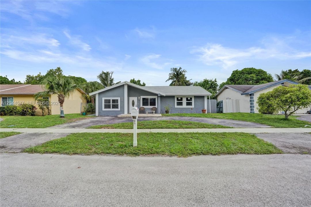 For Sale: $448,100 (4 beds, 2 baths, 1308 Square Feet)