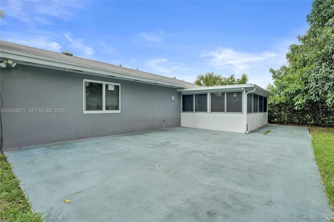 For Sale: $448,100 (4 beds, 2 baths, 1308 Square Feet)