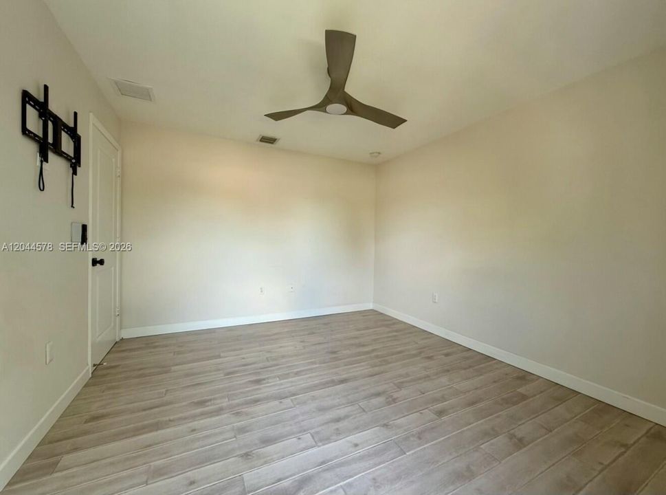 В аренду: $3,400 (3 спален, 2 ванн, 1372 Квадратных фут)