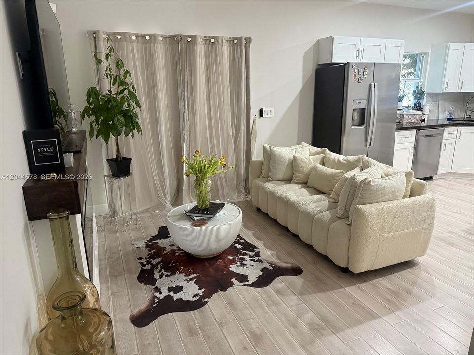 В аренду: $3,400 (3 спален, 2 ванн, 1372 Квадратных фут)