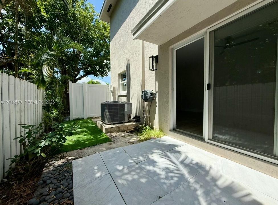 В аренду: $3,400 (3 спален, 2 ванн, 1372 Квадратных фут)