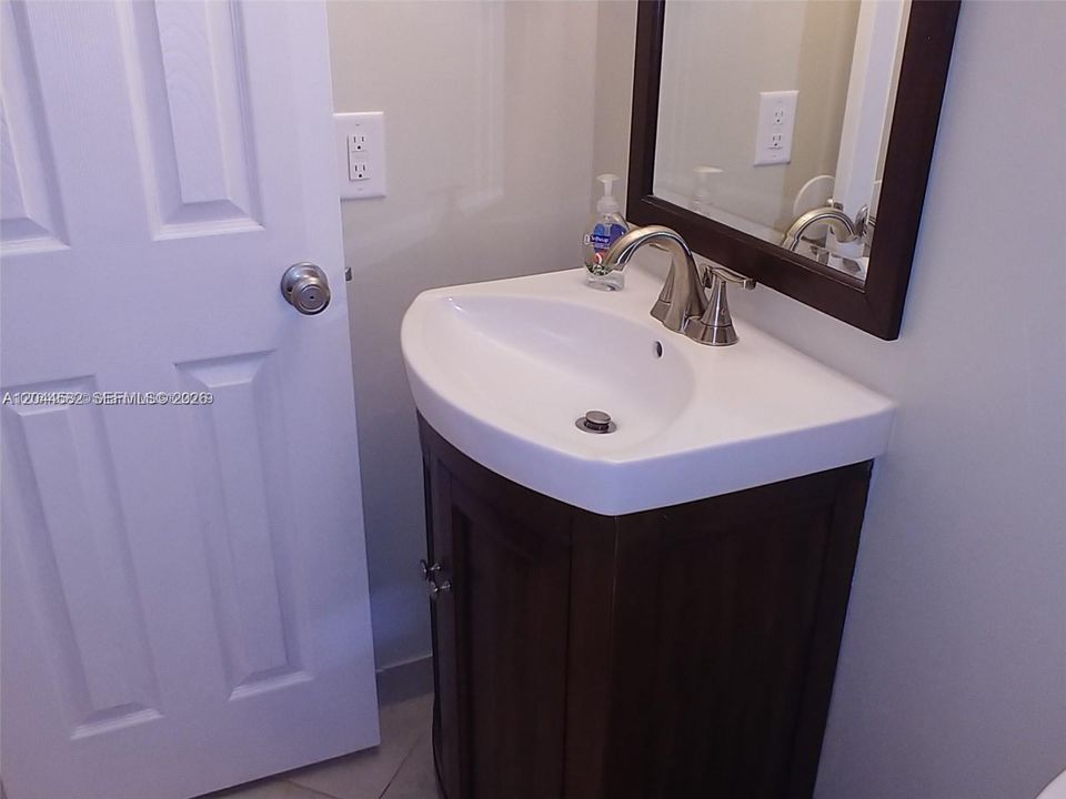 В аренду: $2,200 (2 спален, 2 ванн, 960 Квадратных фут)