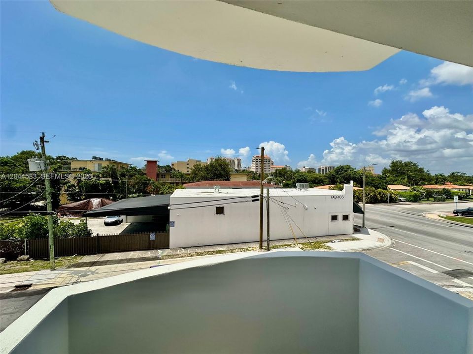 For Rent: $2,000 (1 beds, 1 baths, 800 Square Feet)