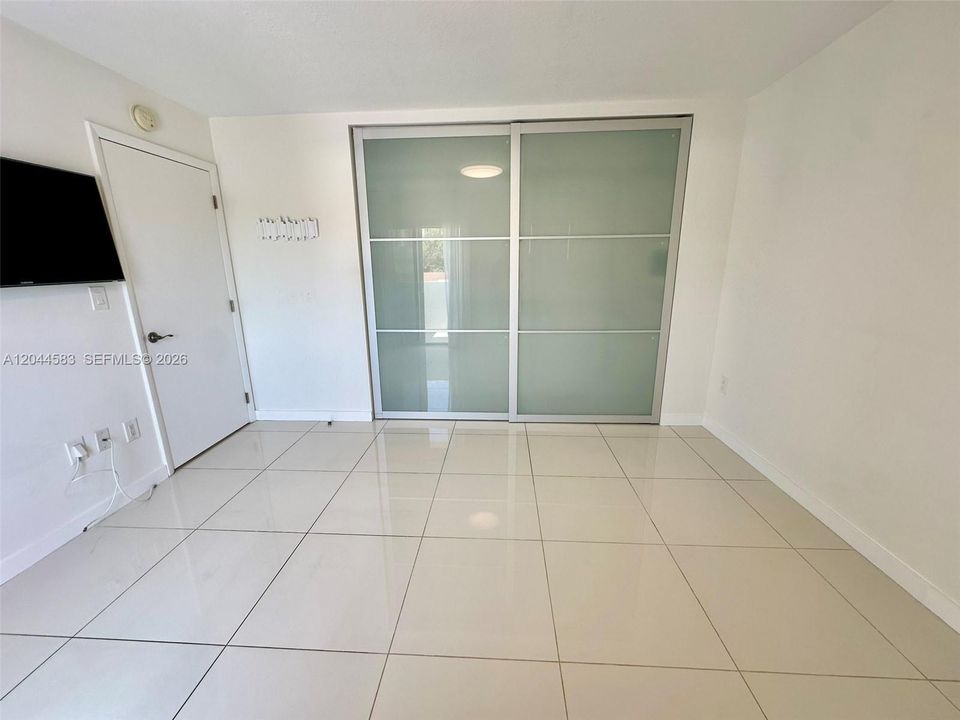 For Rent: $2,000 (1 beds, 1 baths, 800 Square Feet)