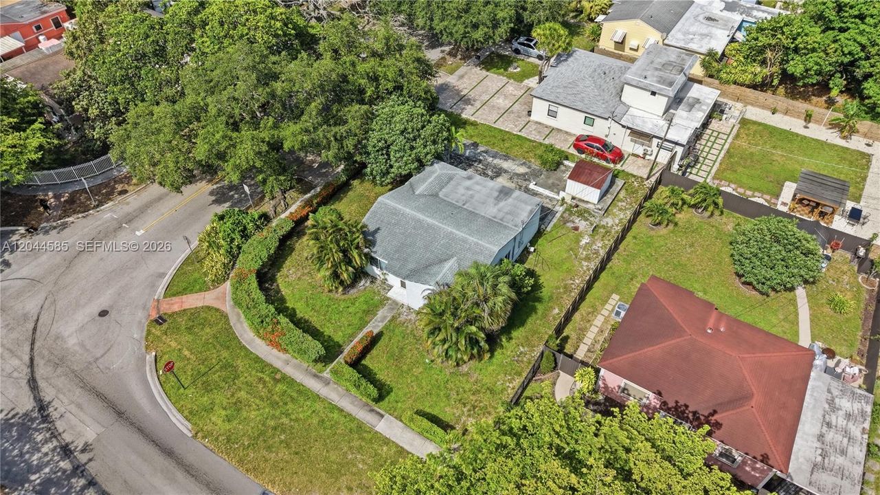 На продажу: $570,000 (3 спален, 2 ванн, 1266 Квадратных фут)