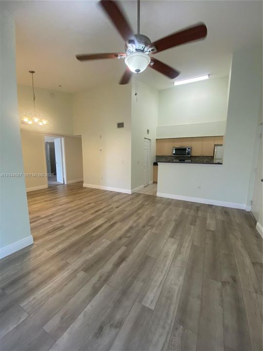 На продажу: $199,900 (2 спален, 1 ванн, 926 Квадратных фут)