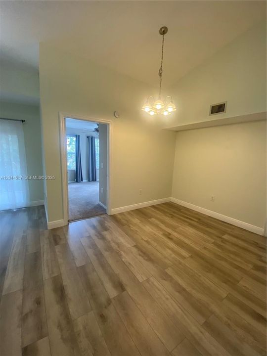 На продажу: $199,900 (2 спален, 1 ванн, 926 Квадратных фут)