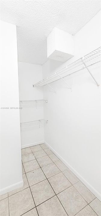 На продажу: $237,500 (2 спален, 2 ванн, 970 Квадратных фут)
