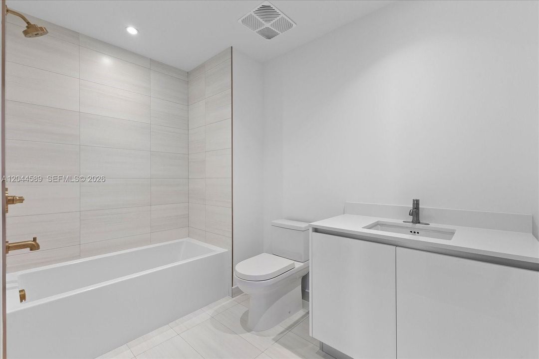 В аренду: $24,000 (3 спален, 3 ванн, 1661 Квадратных фут)
