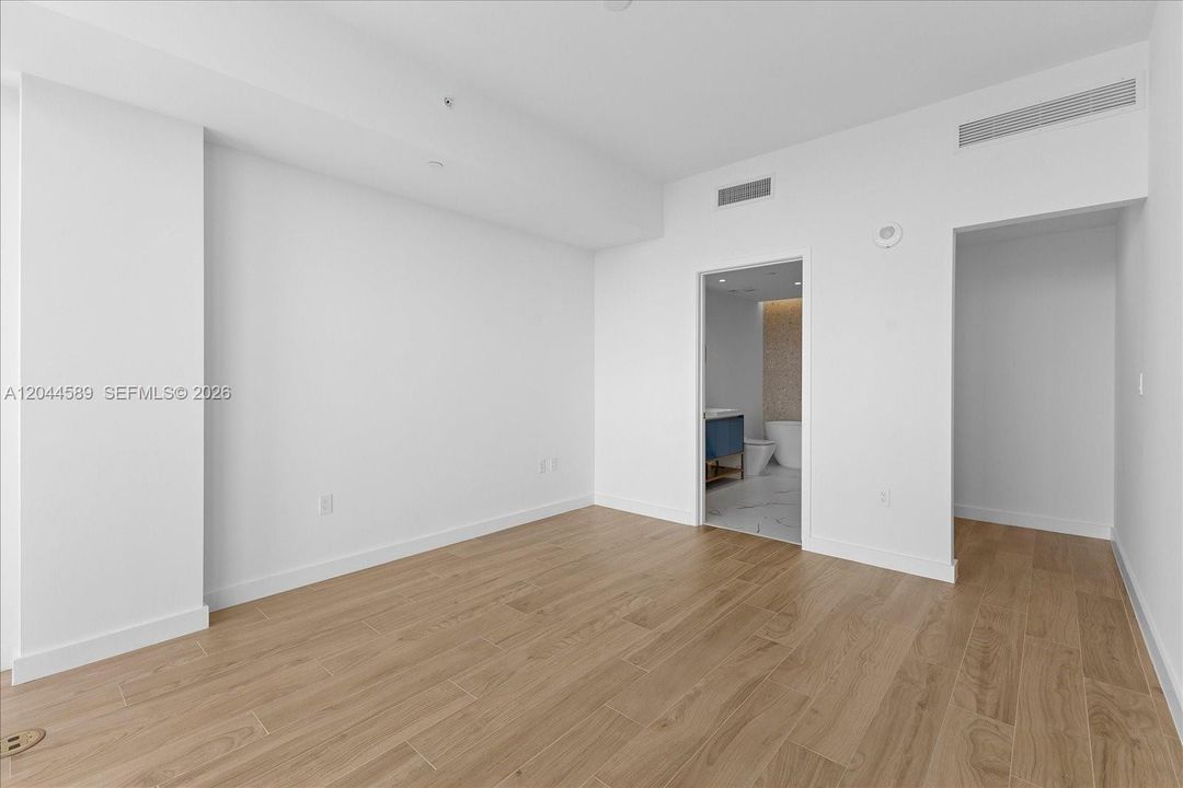 В аренду: $24,000 (3 спален, 3 ванн, 1661 Квадратных фут)