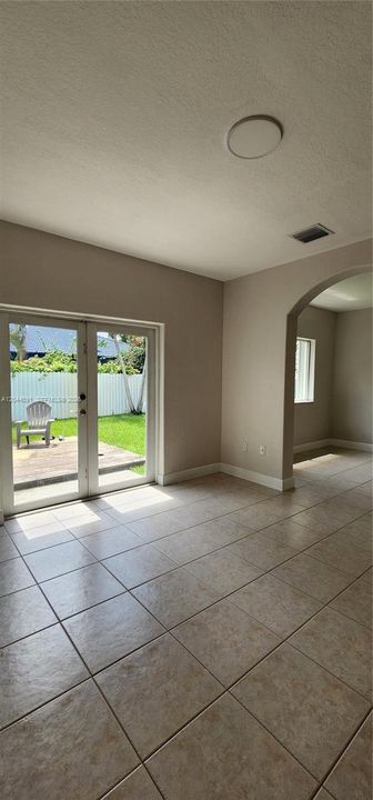 В аренду: $3,900 (3 спален, 2 ванн, 1523 Квадратных фут)