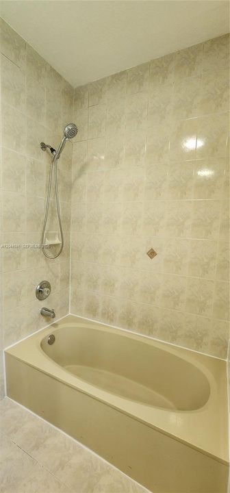 В аренду: $3,900 (3 спален, 2 ванн, 1523 Квадратных фут)