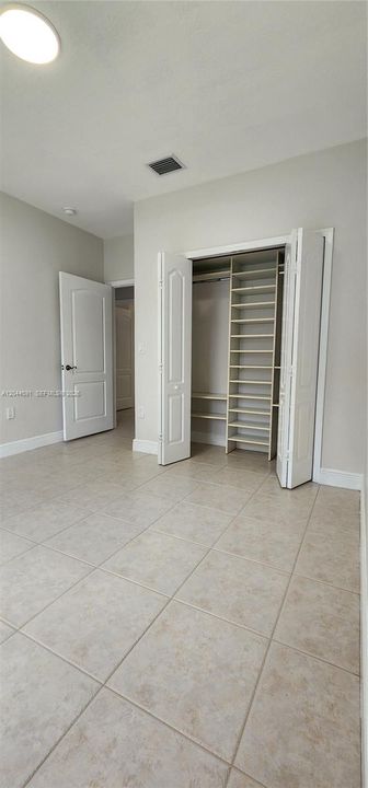 В аренду: $3,900 (3 спален, 2 ванн, 1523 Квадратных фут)