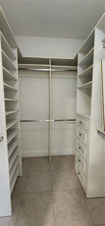 В аренду: $3,900 (3 спален, 2 ванн, 1523 Квадратных фут)