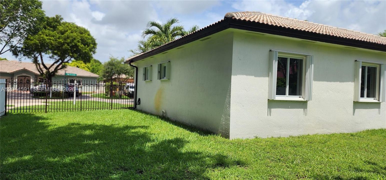 В аренду: $3,900 (3 спален, 2 ванн, 1523 Квадратных фут)