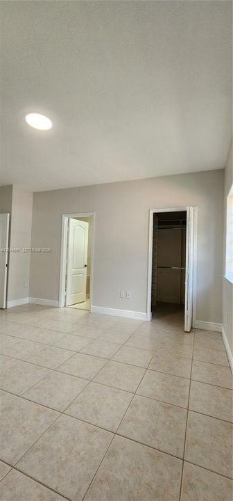 В аренду: $3,900 (3 спален, 2 ванн, 1523 Квадратных фут)