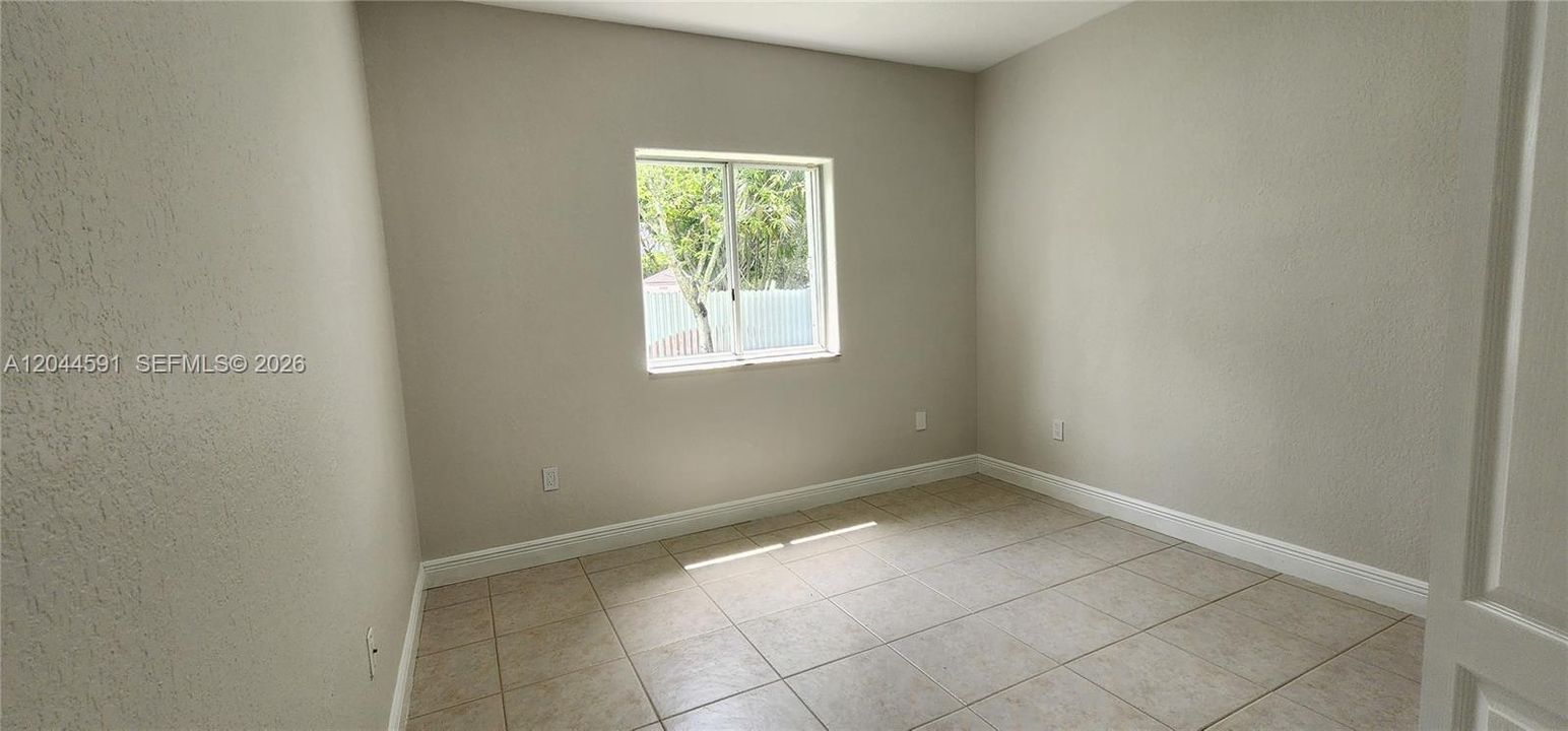 В аренду: $3,900 (3 спален, 2 ванн, 1523 Квадратных фут)