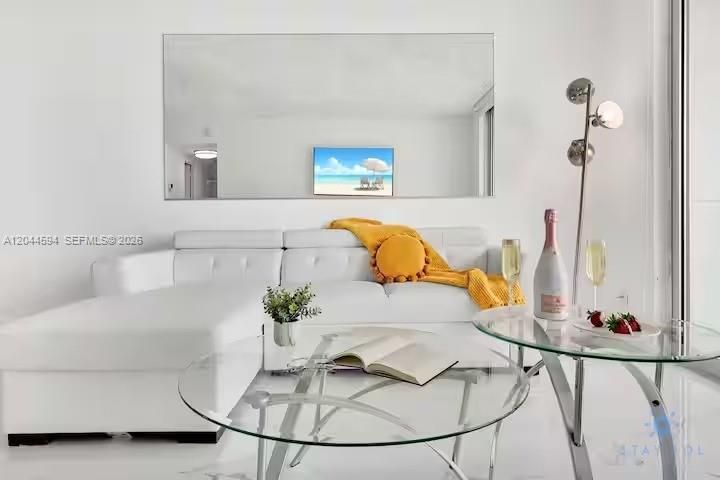 For Sale: $420,000 (1 beds, 1 baths, 874 Square Feet)